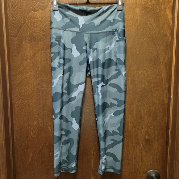 Old Navy Active Camouflage Leggings - Picture 1 of 8